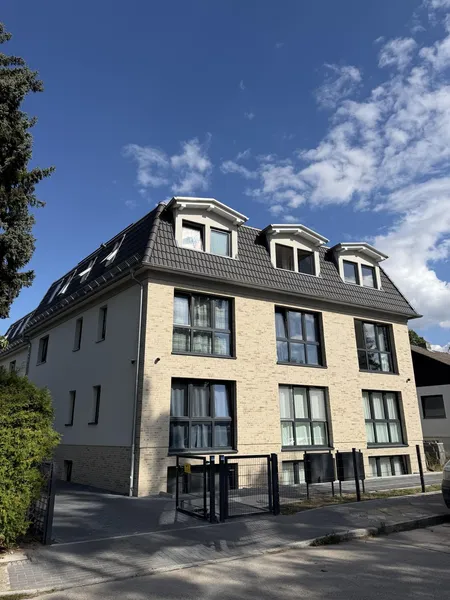 Moderne Neubauwohnung in ruhiger und zentraler Lage von Berlin-Gropiusstadt! — photo 1